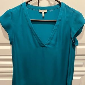 Barely worn Joie silk top in a gorgeous turquoise color - XS